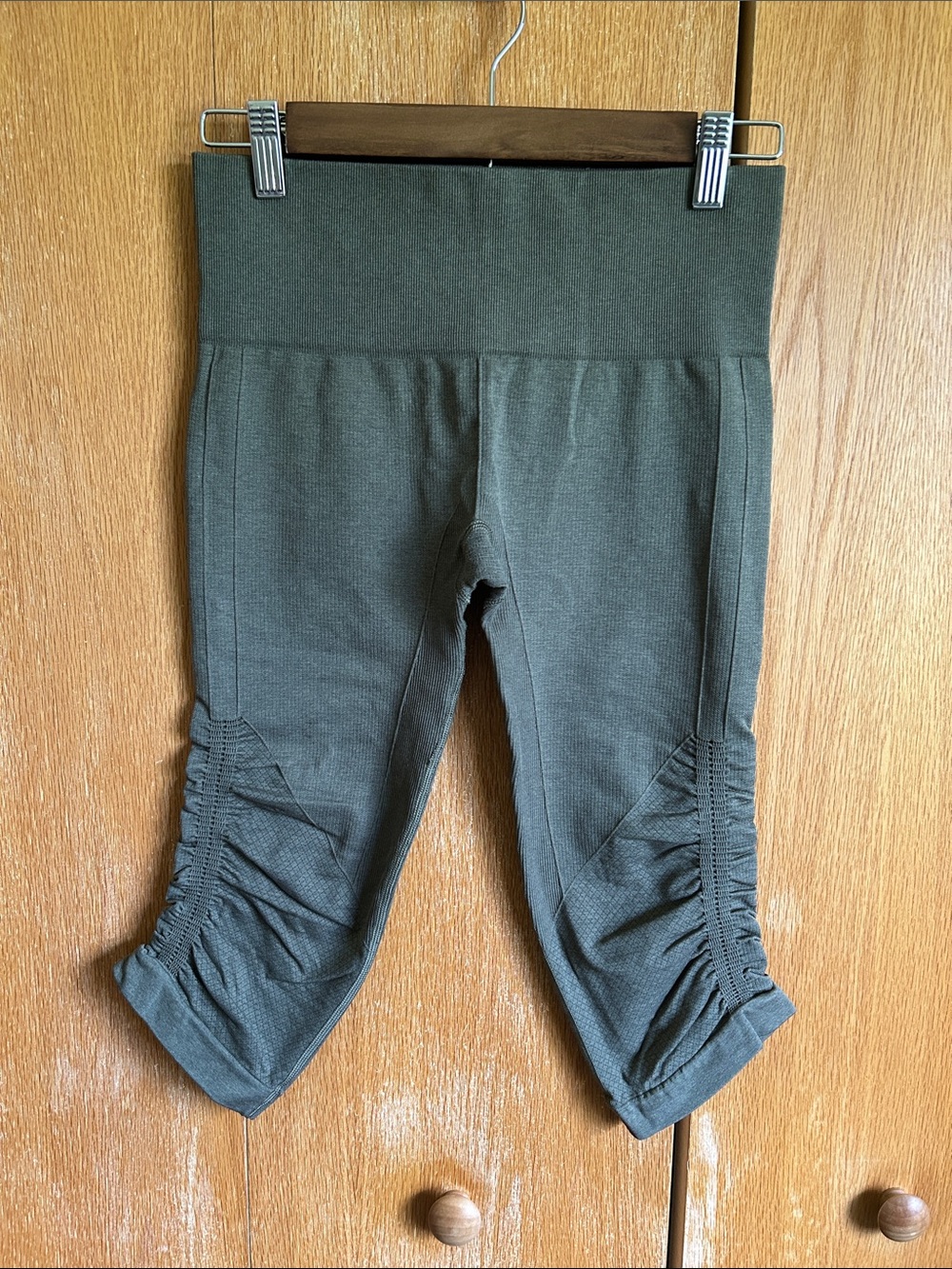 Lululemon Army Green Rouched Workout Cropped Leggings